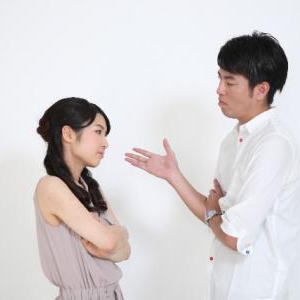 彼の浮気を疑ってしまう原因と対処方法