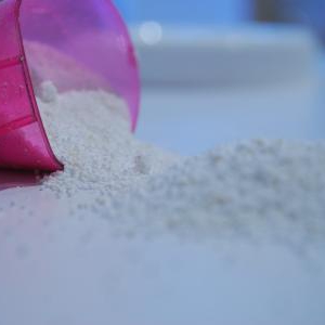 漂白剤を併用した、脇汗による衣類の黄ばみの落し方について