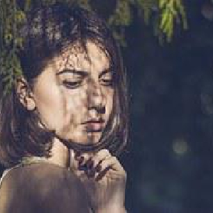 くせ毛がおしゃれヘアに変わる?湿気に弱いくせ毛前髪を生かす方法とは