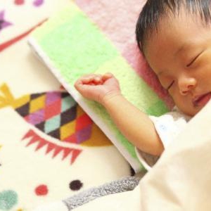 どうして夜だけ?赤ちゃんの鼻づまりの原因と対処法