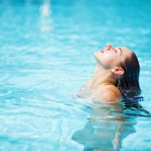 ただの水泳では意味ナシ?消費カロリーを「活かす」コツ
