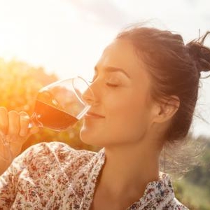 おいしく飲んできれいになる!白ワインのカロリーや効能まとめ