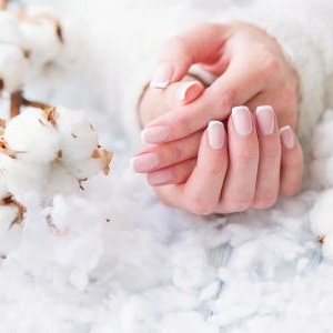 手の甲をキレイにする効能のある方法とは
