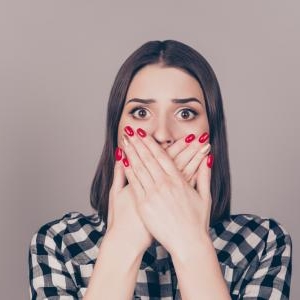 歯周病である『歯槽膿漏』の症状と原因とは?