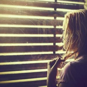急増するうつ病は年齢ごとに原因が異なる!?その対処法とは?