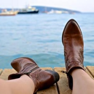 革のブーツを雨の日にも履きたい!それを可能にするお手入れ方法とは?