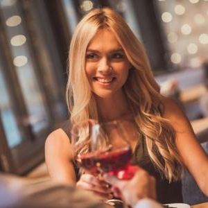 出会いがなくても焦らないで。大人の女性のための出会いスポット3つ